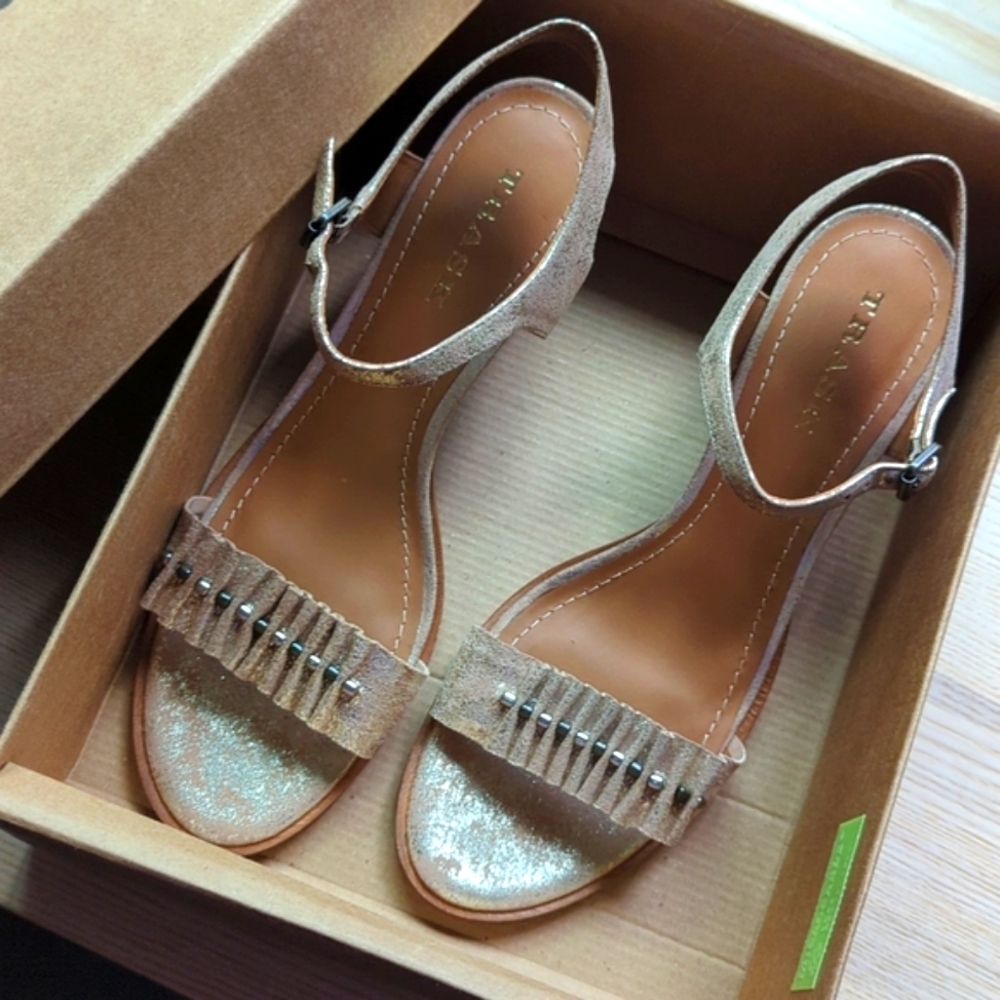 🆕🌿TRASK GOLD SANDALS🌿 - Picture 3 of 8